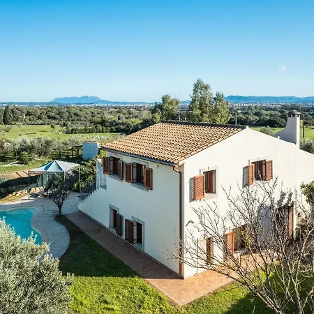 Calyra By Klodge Вілла